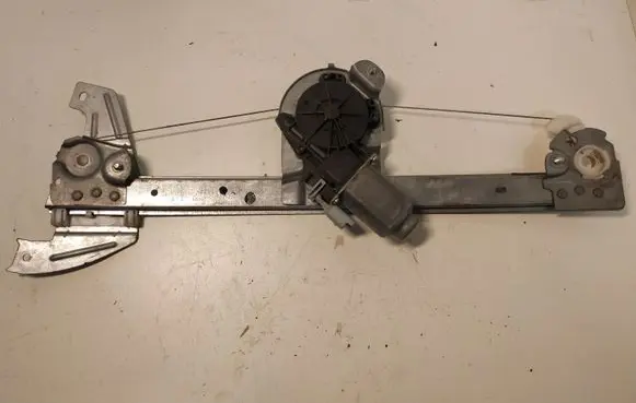 Toyota Aygo AB10 Front door window regulator motor 400843B