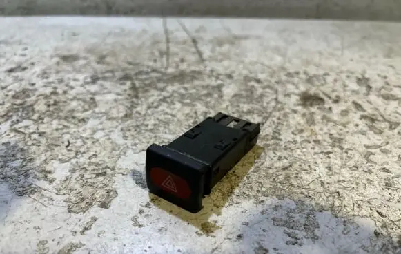 Land Rover Discovery Hazard light switch YUG000730PUY 03035307 1833100703