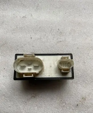 Volkswagen Golf III Coolant fan relay 1H0941597 898739000