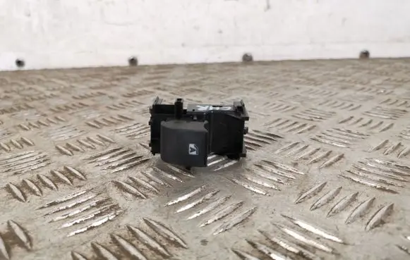 Toyota C-HR I Electric window control switch 193170