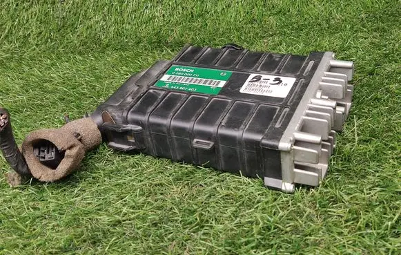 Volkswagen PASSAT B3 Engine control unit/module ECU 443907403 0280000711