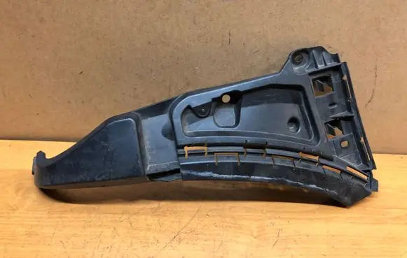 Volvo XC90 Front bumper mounting bracket 08620563
