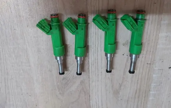 Toyota RAV 4 (XA40) Fuel injector 23250-0V010