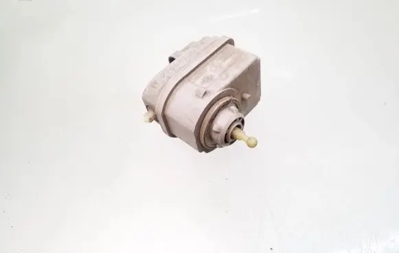 Headlight level adjustment motor