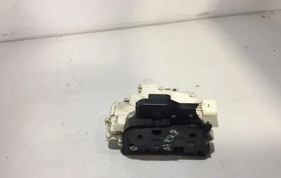 Audi A4 S4 B7 8E 8H Front door lock 8E1837016AA