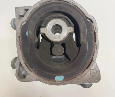 Mercedes-Benz B W245 Engine mount bracket A1692400918