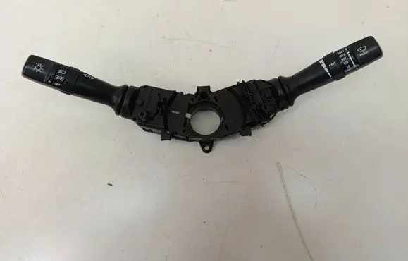 Hyundai Elantra Wiper turn signal indicator stalk/switch 202008288