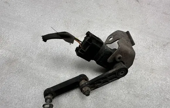 Volvo XC90 Headlight/headlamp level sensor 31360329