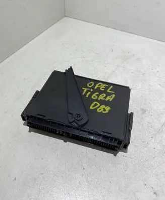 Opel Tigra B Comfort/convenience module 13111111 330518684