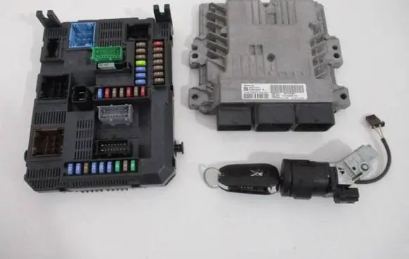 Peugeot 2008 I Engine ECU kit and lock set 9801622880
