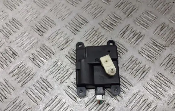 Nissan Primera A/C air flow flap actuator/motor 3C270-30850