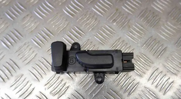 Nissan Qashqai Seat control switch 