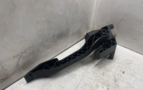Opel Combo C Accelerator throttle pedal 9129423