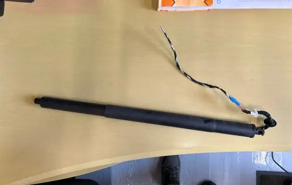 BMW X7 G07 Tailgate/trunk strut/damper 9482803