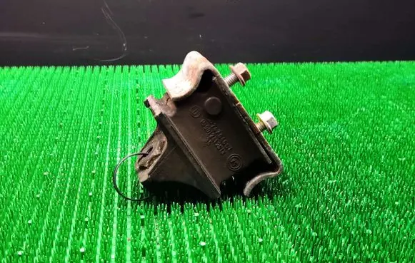 Mercedes-Benz Sprinter W901 W902 W903 W904 Engine mount bracket 9012412513