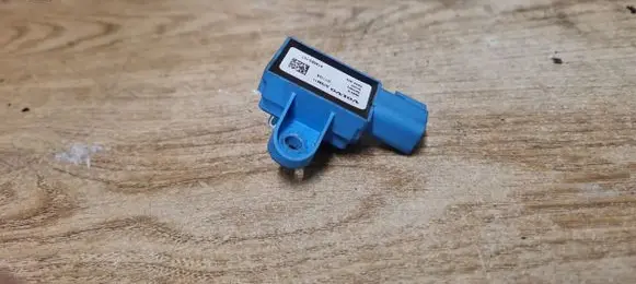 Volvo C30 Airbag deployment crash/impact sensor 30798511