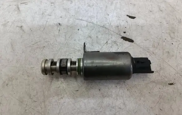 Peugeot 308 Camshaft vanos timing valve V75665280