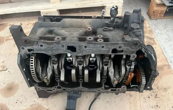 Volkswagen Golf VI Engine block 06H103021L
