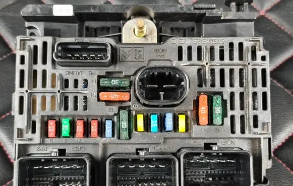 Citroen C5 Fuse module 9656086580 S118983006J BSML0600