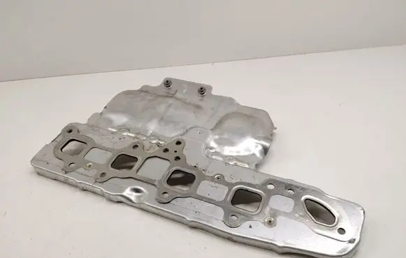 Volvo V60 Heat shield in engine bay 32290124