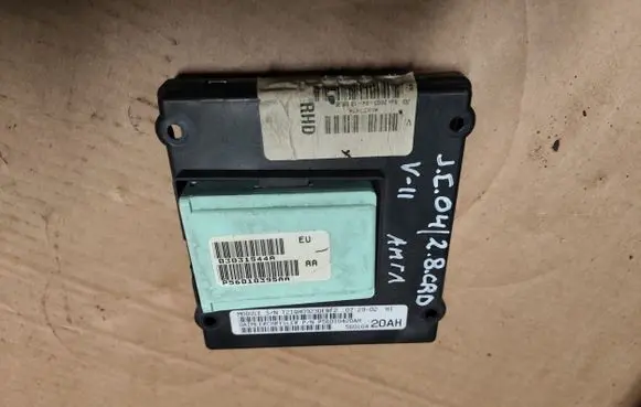 Jeep Cherokee III KJ Fuse module P56010420AH P56010395AA