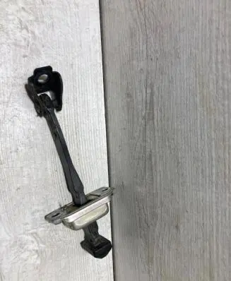 Renault Megane IV Rear door check strap stopper