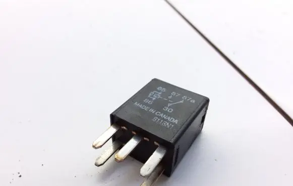Opel Sintra Hazard warning light relay 12077866