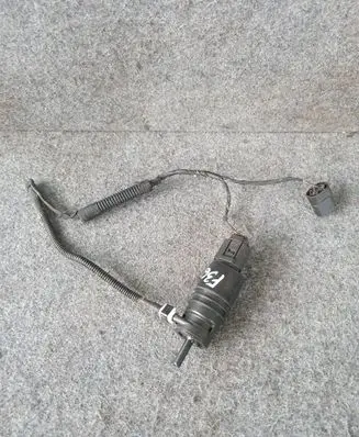 BMW 4 F36 Gran coupe Windscreen/windshield washer pump 7302589 13264011 3437380