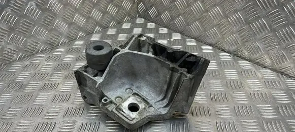 Volvo XC60 Engine mounting bracket 6G926F030BA