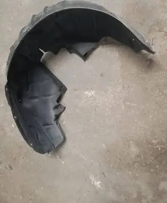Rear arch fender liner splash guards
