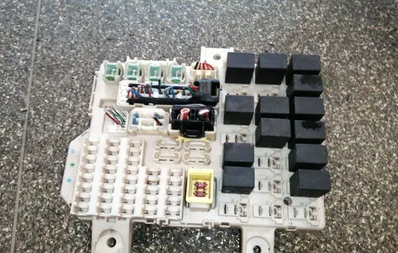 Mitsubishi Colt CZ3 Fuse module MN108320S MN108320