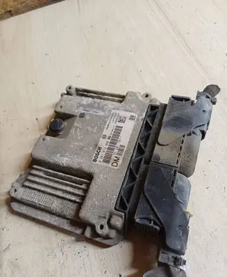 Opel Vectra C Engine control unit/module 0281012868 1039S19487 55201791