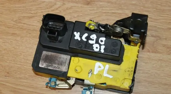 Volvo XC90 Front door lock 30663043