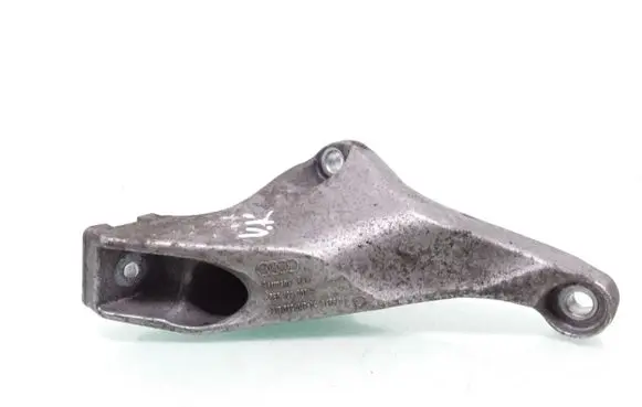 Audi A4 S4 B7 8E 8H Engine mounting bracket 8E0199307S