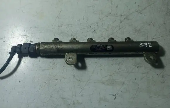 Opel Zafira B Fuel main line pipe 0445214095