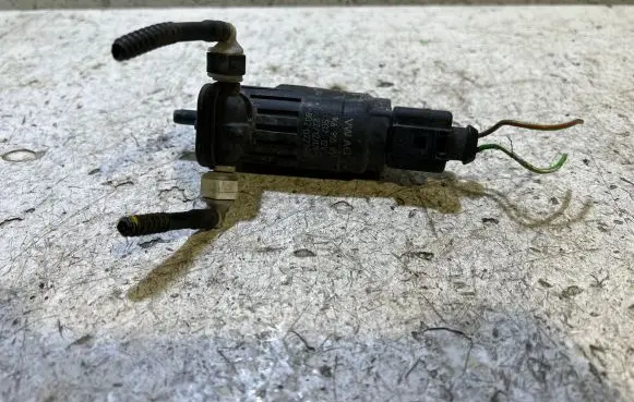Volkswagen Polo V 6R Windscreen/windshield washer pump 1K6955651 802022344 2241209