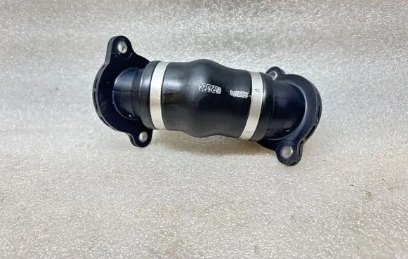 Audi Q3 F3 Engine coolant pipe/hose 05L131521b
