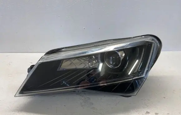 Skoda Superb B8 (3V) Headlight/headlamp 3V1941015B 1ZS01193925