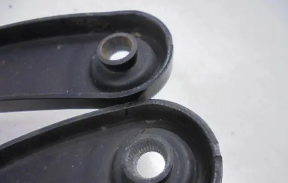 Chevrolet Tacuma Front wiper blade arm 30698249