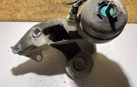 Engine mount bracket