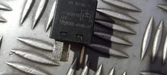 Volvo S40, V40 Other relay mb9533821l mb953382