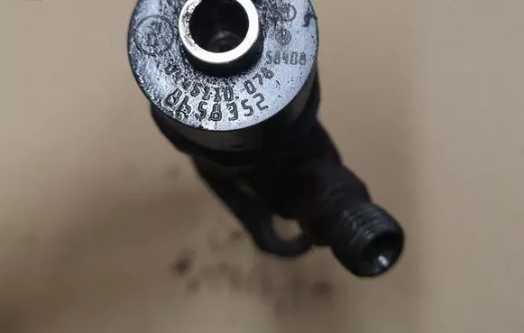 Volvo XC90 Fuel injector 0445110078