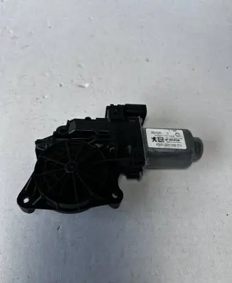 Peugeot 508 II Front door window regulator motor 9830160280