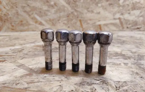 Maserati Quattroporte Nuts/bolts 