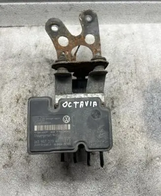 Skoda Octavia Mk2 (1Z) ABS Pump 1K0907379AF