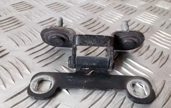 Dodge Nitro Tailgate/trunk/boot hinge