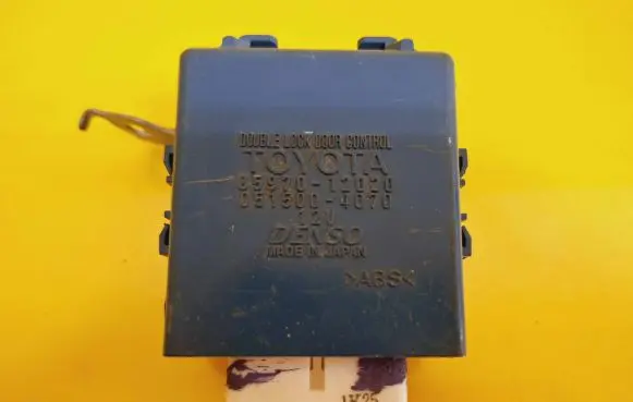 Toyota Auris 150 Door central lock control unit/module 85970-12020 051500-4070