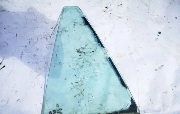 Peugeot 406 Rear vent window glass 