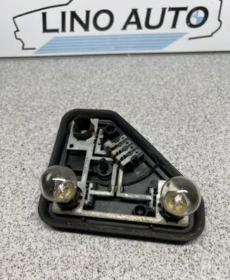 BMW 5 E39 Tail light bulb cover holder 8371325