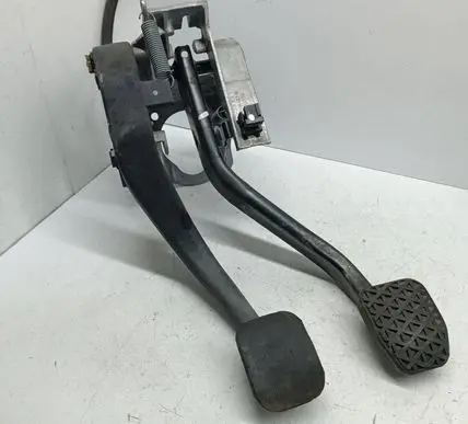 BMW 1 E81 E87 Pedal assembly 6751665 6761310 35316761310